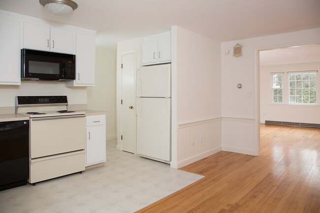 Eat in Kitchen - Wedgewood Common Apartments