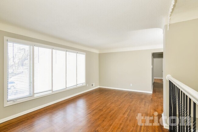 Photo - 3284 71st St E