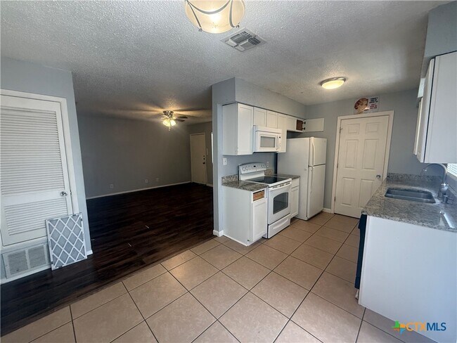 Photo - 106 Cockerham St