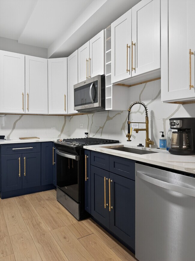 Photo - 2818 W Fletcher St