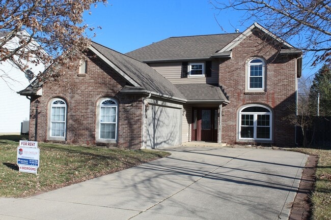 Building Photo - Beautiful 4 BR w/fenced yard in Brownsburg!