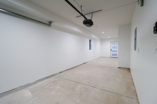 Photo - 4647 Pickford St Unidad 4649