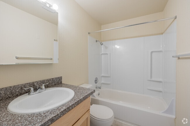 3BR, 1BA - 946SF - Bathroom - Gardenview Estates