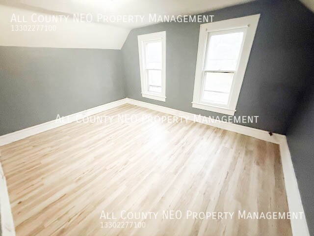 Photo - 682 Sumner St