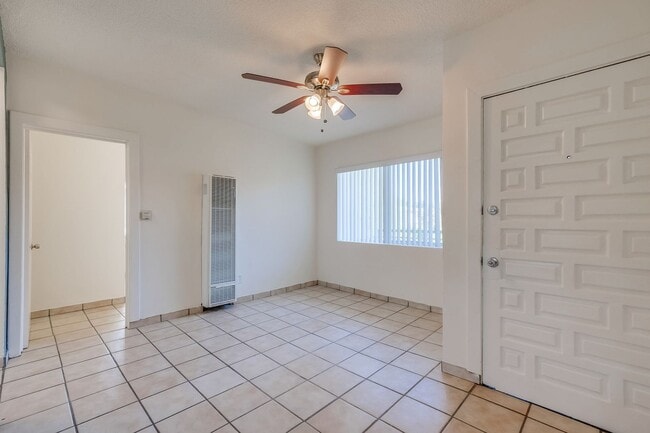 Photo - 2431 S Ridgeley Dr Unidad 10