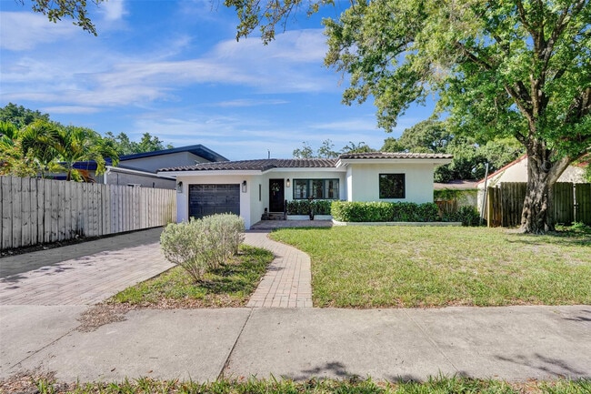 Building Photo - 807 SW 18th St