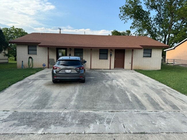 Building Photo - 2-Bedroom Duplex for Rent in Killeen