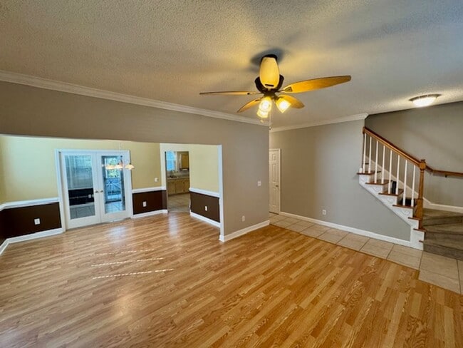 Photo - Elegant 2-Story Townhome with Sunroom & Lu...