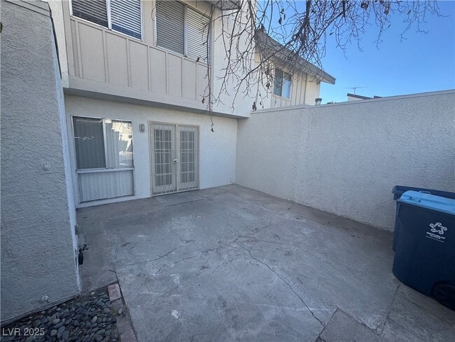 Photo - 504 Delfern Ln