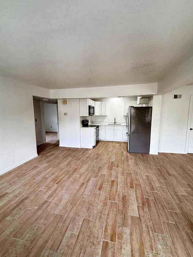 Photo - Easy Living Starts Here: 3BR Lakeland Rental