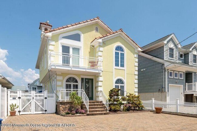 446 Eisenhower Ave