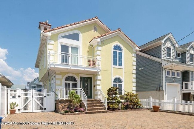 Photo - 446 Eisenhower Ave