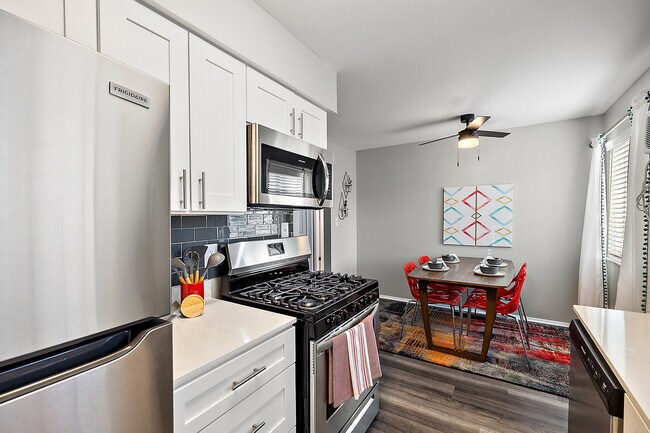 Cherry Hill Village Apartments - Dearborn Heights, MI