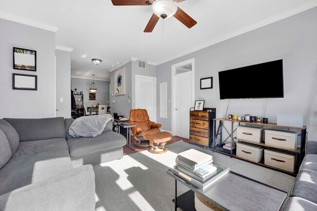 Photo - 1608 W Byron St Unit 2E