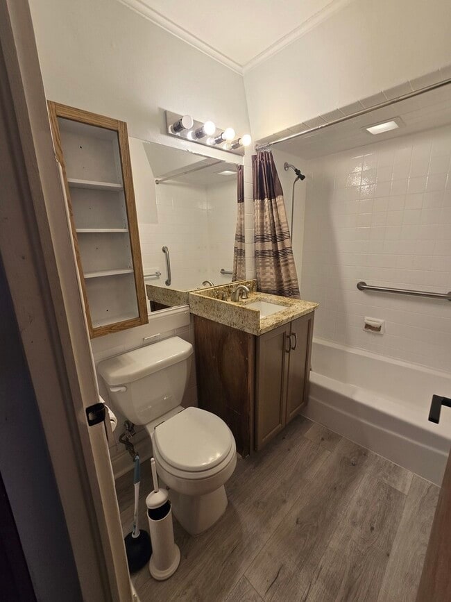 Photo - 1436 Beach Ave