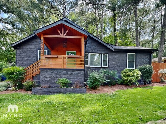 Building Photo - 2720 Hedgewood Dr NW