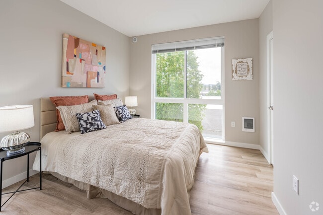 2BR, 2BA - 923SF