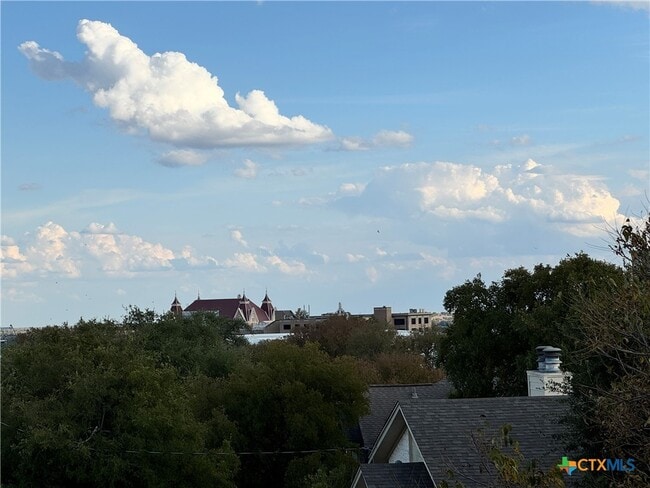 Building Photo - 1013 Chestnut St Unit D-6