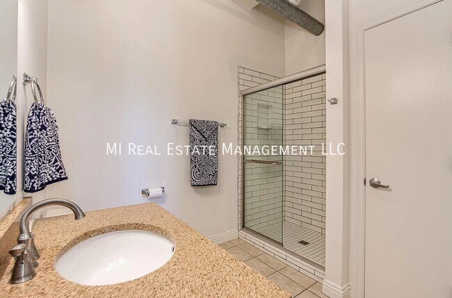 49 Monroe Center St NW Unit 8
