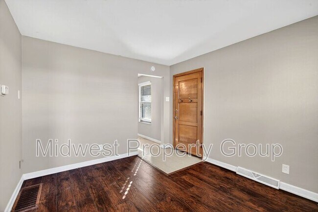 Photo - 9204 Lackland Rd