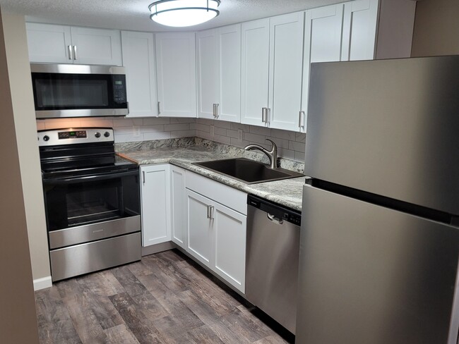 Photo - 110 W Main St Apartments Unit 4