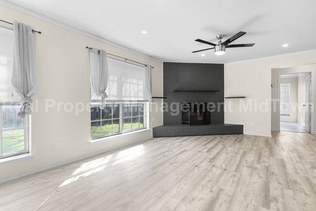 2207 Roman Ct