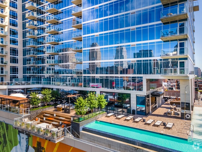 30,000 SF of Amenity Space