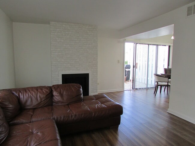 Photo - 848 Oxford Pl