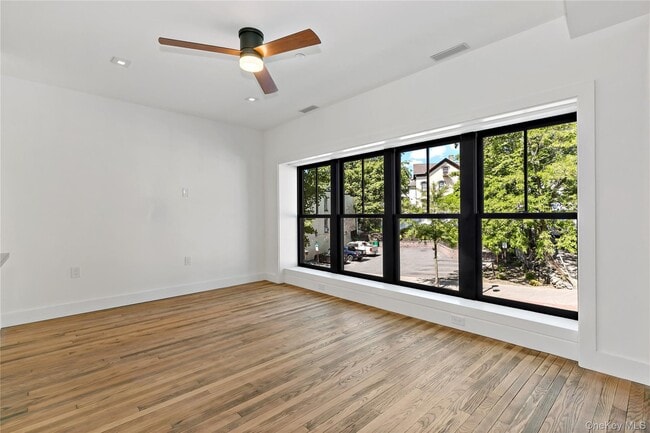 Photo - 115 N Division St Unidad 2A