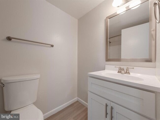 Photo - 1009 Warwick Dr Unit 2D