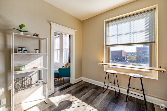 1BR, 1BA - 340SF - Dining Area