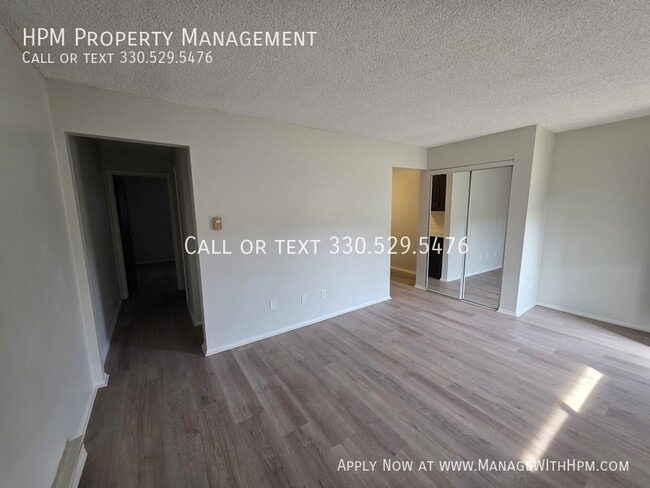 Photo - 1017 Howe Ave Unit 5