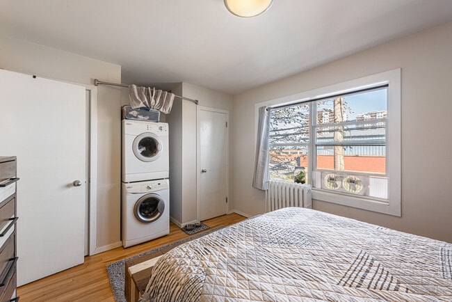 Photo - 2966 Windsor St