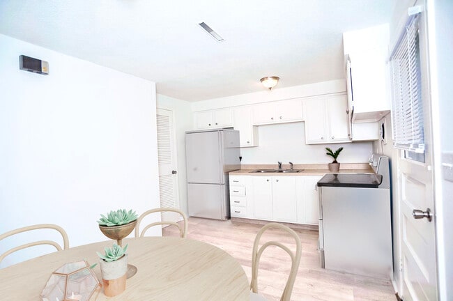 Photo - 105 E Barnes Ave