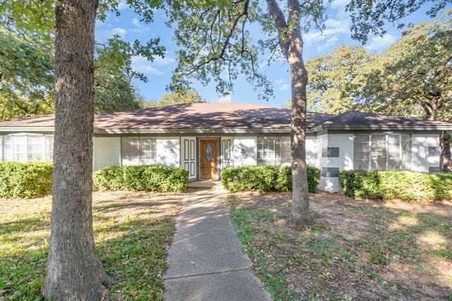 Photo - 210 Oak Forest Trail