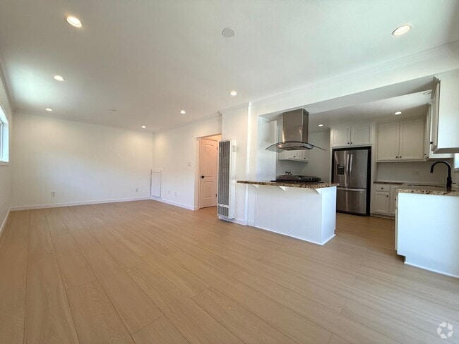 Building Photo - 2630 S Longwood Ave Unit 2628 Rental
