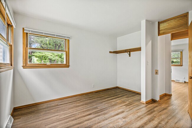 1424 E Main St, Watertown, WI 53094