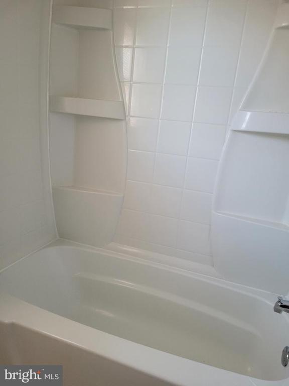 Building Photo - 120 Northwood Dr