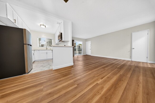 Photo - 7245-51 Willoughby Ave