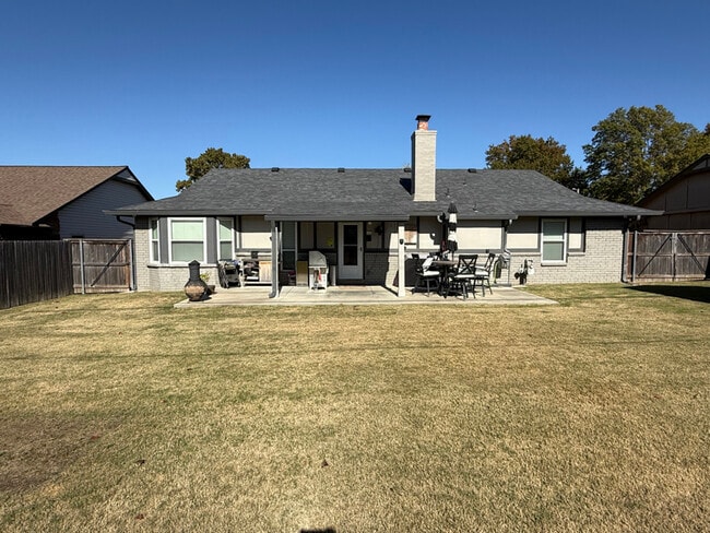 Photo - 3213 E Oakridge St