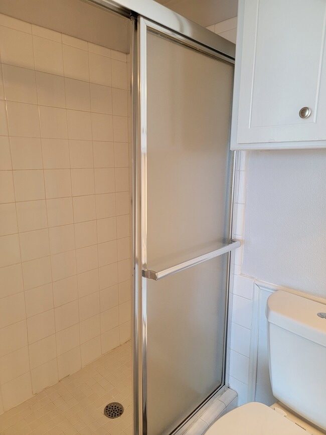 Master Bath (1 Bed with Office)