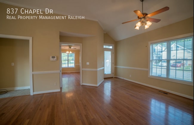 Photo - 837 Chapel Dr