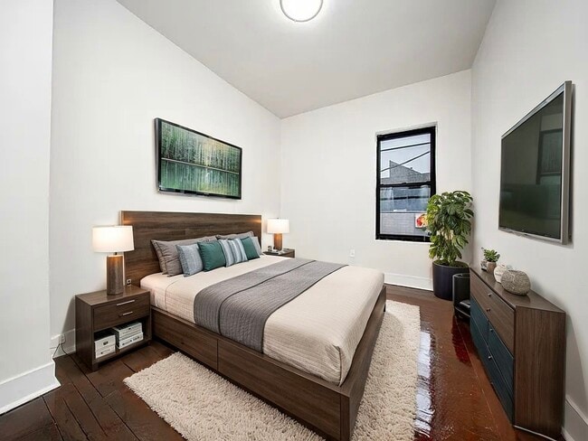 Building Photo - 8703 90th St Unit 2