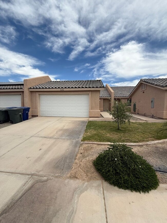 Building Photo - Desert Sky 3 Bedroom Townhome!