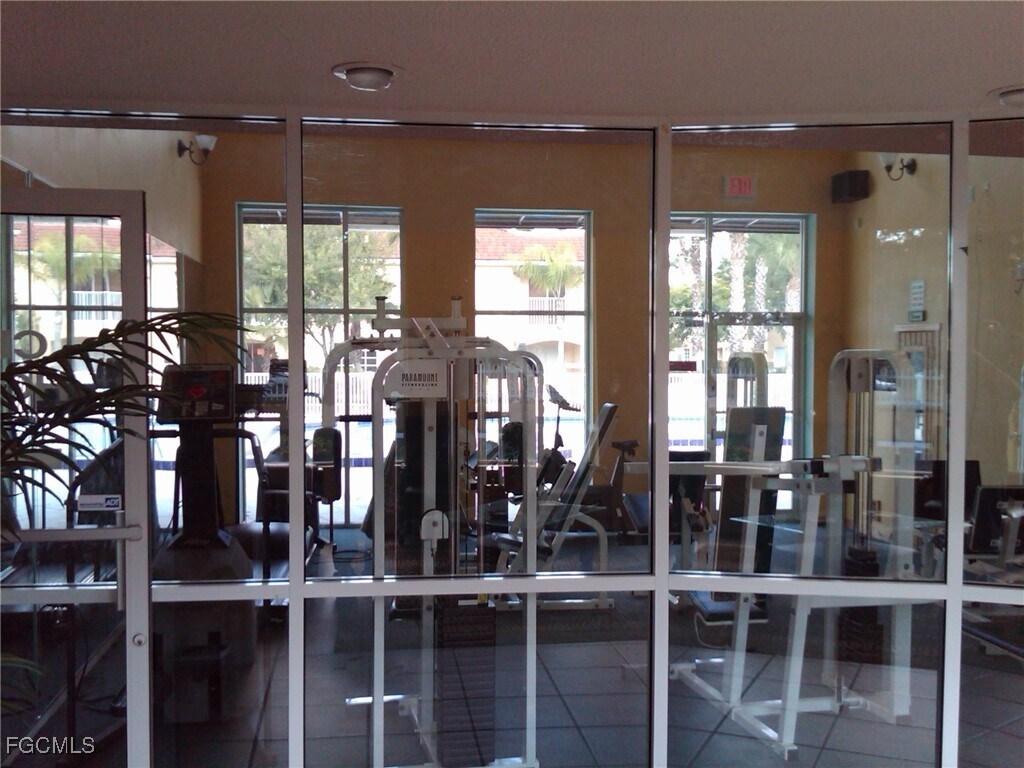 Photo - 3421 Winkler Ave Unidad 413