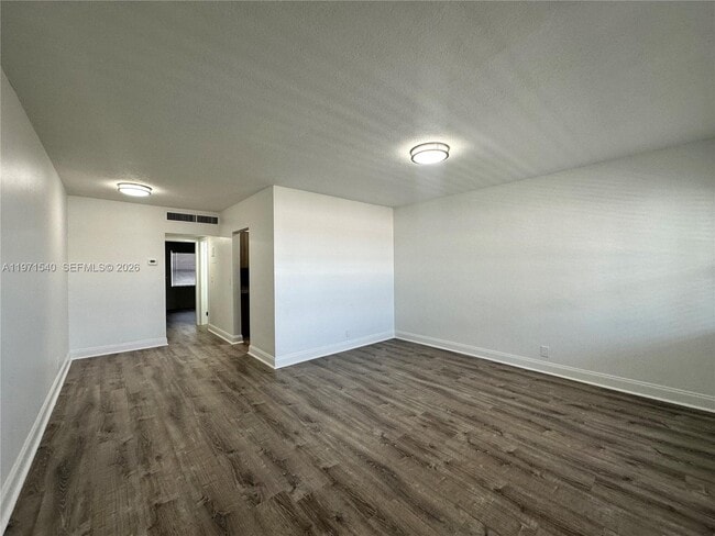 Photo - 2300 Madison St Unidad 207