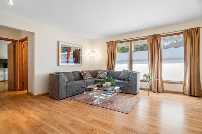 Photo - 4025 Chowen Ave S