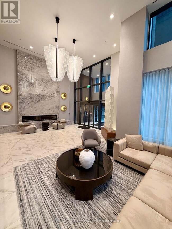 Photo - 75 James St S