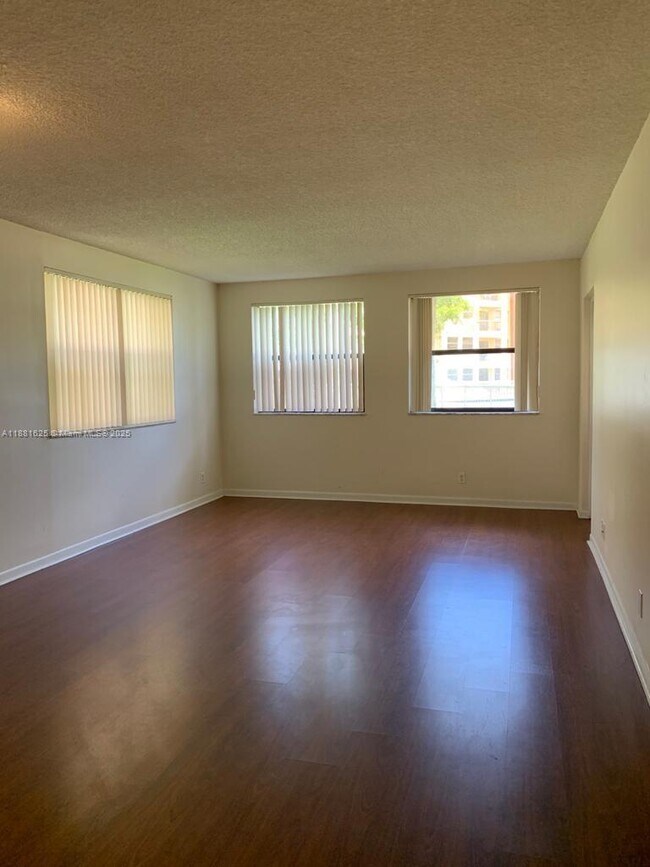 Photo - 8180 Geneva Ct Unidad 124