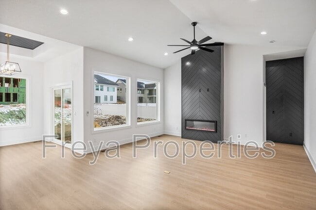 Photo - 950 Roman Rd